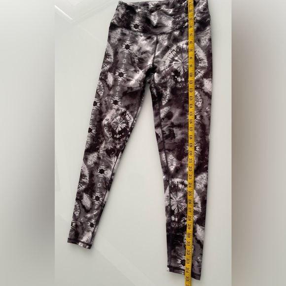 Skechers Women’s Leggings Size Medium Check Photos Black White Tie Dye Go Art - Picture 2 of 6